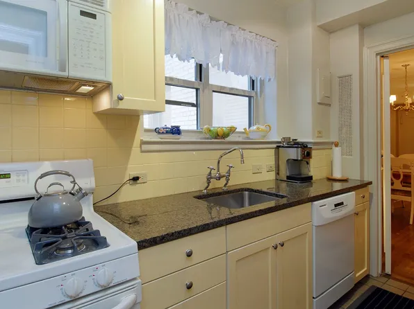 434 East 52nd Street image 1 of 5