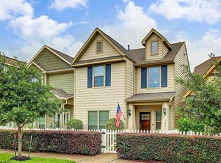 4610 Oak Laurel Ln, Houston, TX 77092