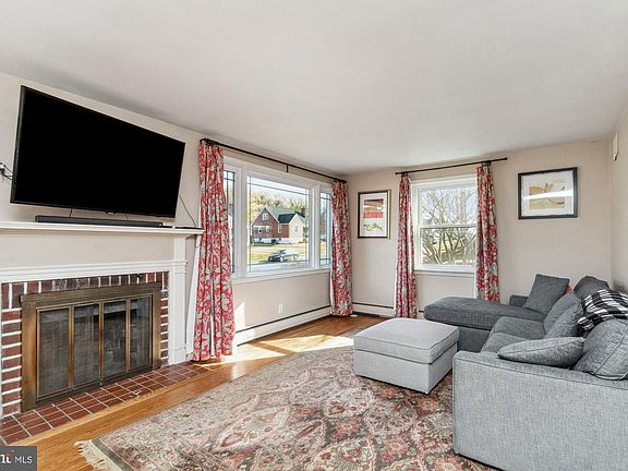 4th image of 27 Belhaven Dr