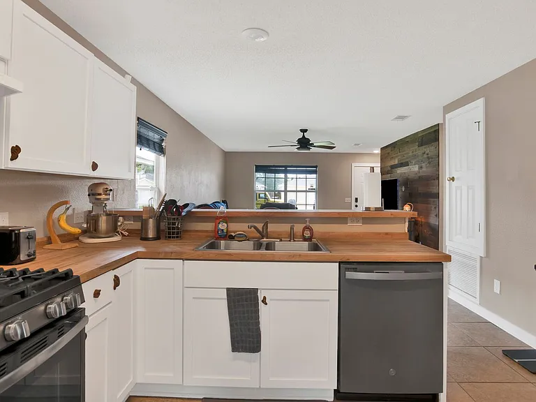 1059 Antigua Cir — Photo 7