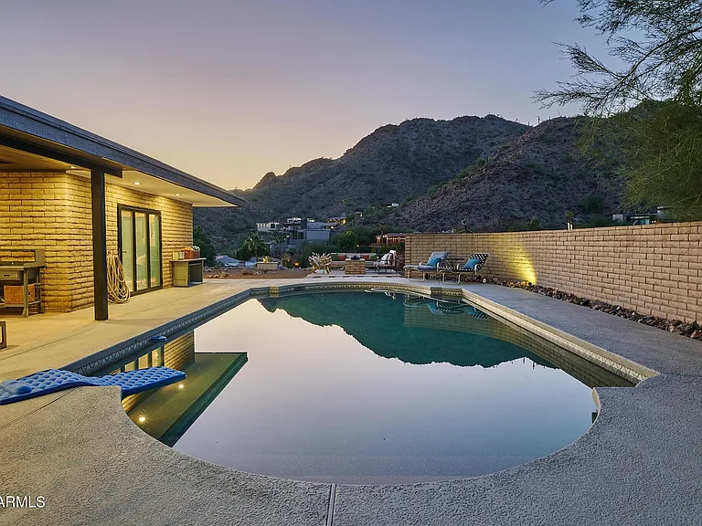 4016 E Flynn Ln — Photo 2