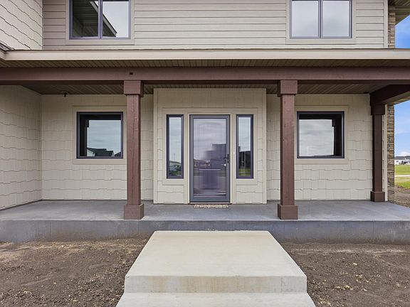 3rd image of 6490 Selkirk Dr S