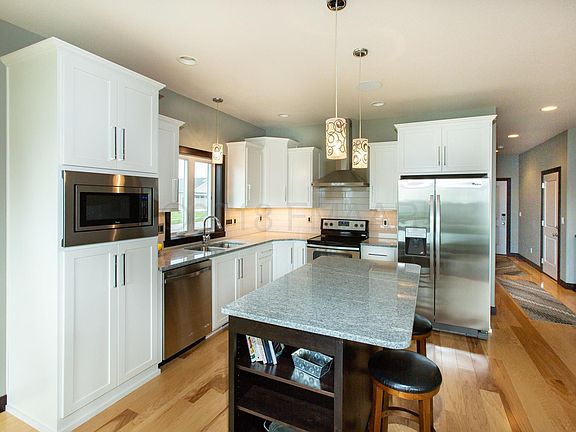 3rd image of 2445 Harbor Ln W