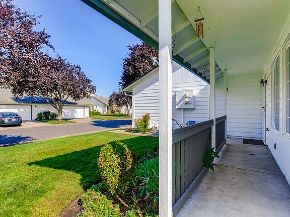 3rd image of 2428 SE 61st Ln