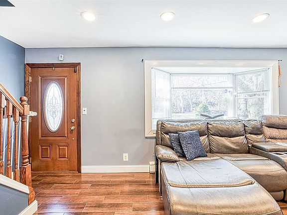 3rd image of 1309 N Windsor Ave