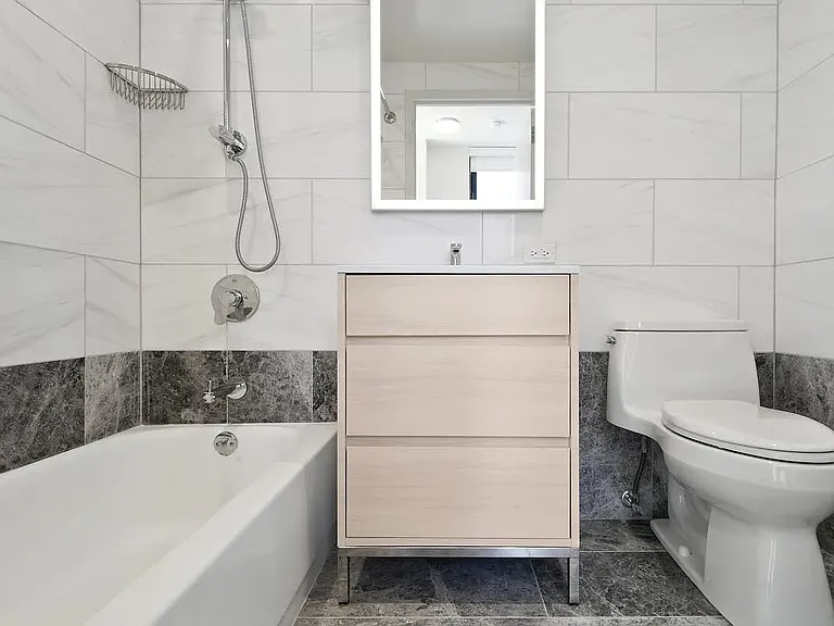 Columbus Cir #N12F — Photo 11