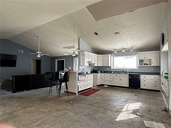 5th image of 1033 Kingsway Dr E