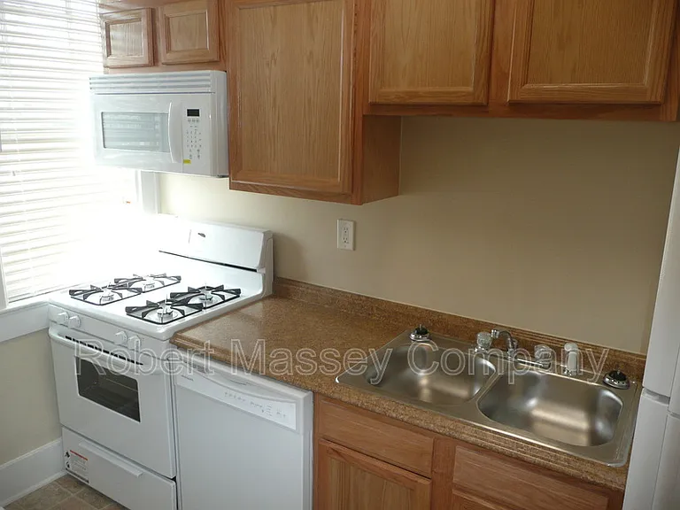 103 S Bayly Ave #2 — Photo 5