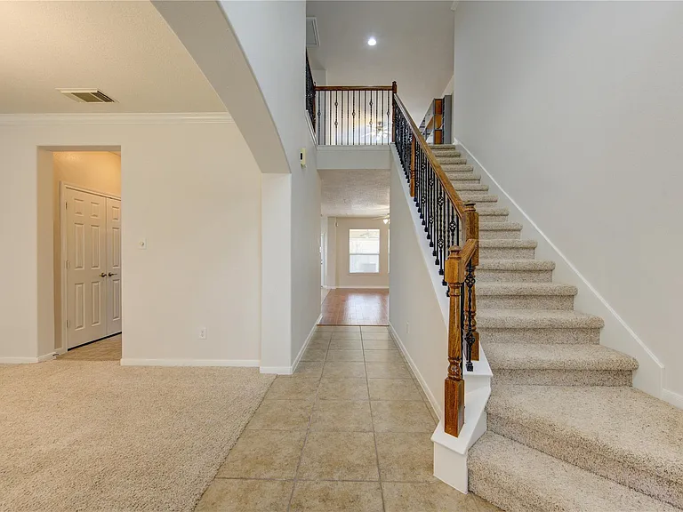 1903 Hampton Lakes Ct — Photo 3