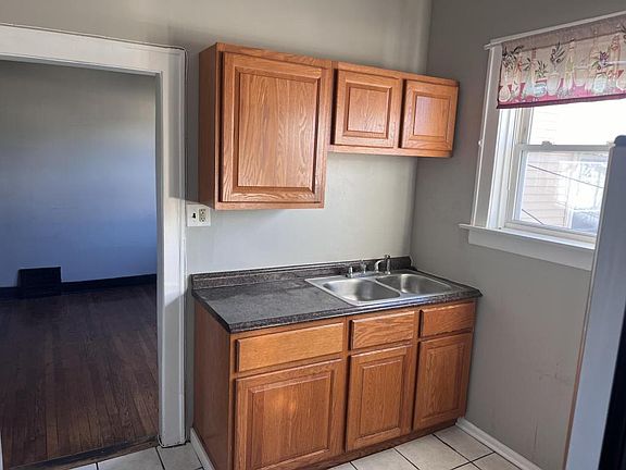 4th image of 578 Douglas Ave APT 2