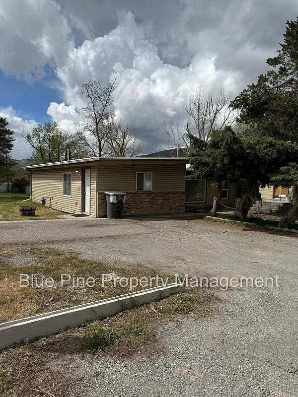 2 bed, 1.0 bath, 725 sqft, $775 — Photo 1