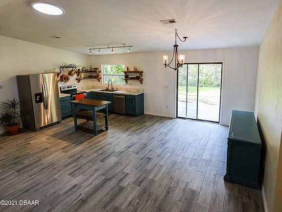 5th image of 300 Patricia Dr