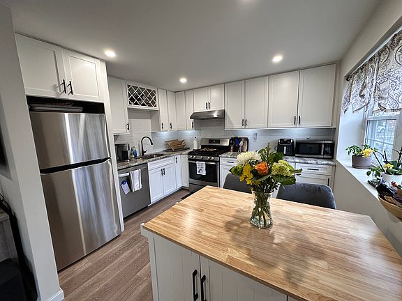 2nd image of 80 Edgelawn Ave APT 1