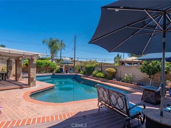 2817 Ridgewood St, Santa Ana, CA 92705