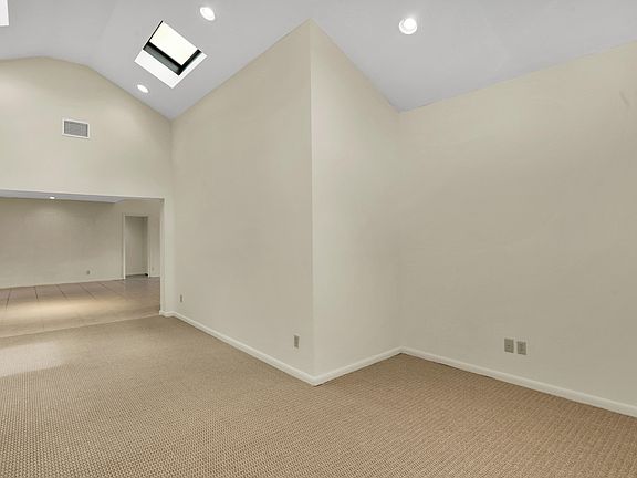 5th image of 57 Cambridge Ln
