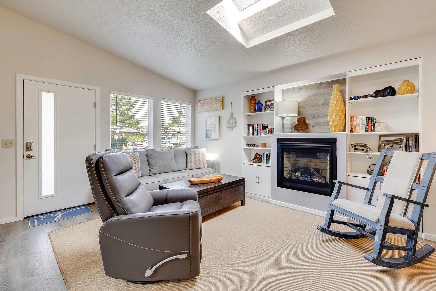 2 bed, 2.0 bath, 839 sqft, $2,505 — Photo 1