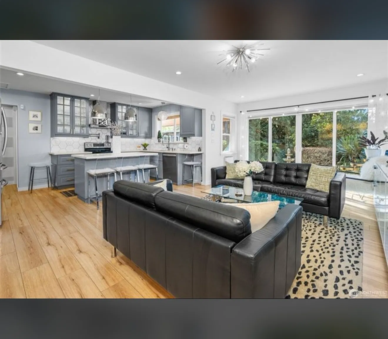 1 bed, 900 sqft, $3,200 — Photo 1