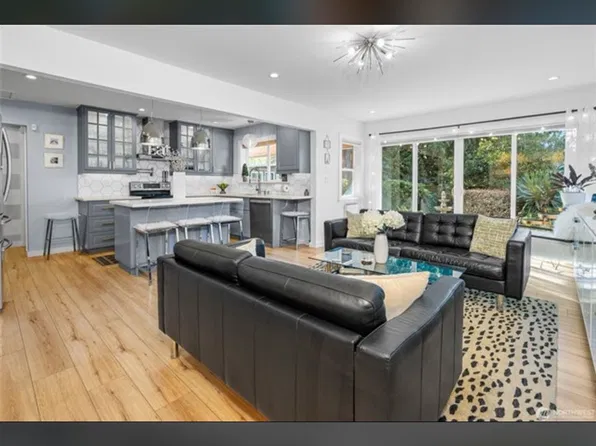 1901 SW 170th St, Normandy Park, WA 98166