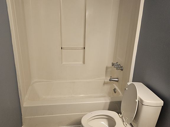 5th image of 244 Calhoun St APT B