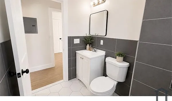 223 Munn Ave — Photo 2