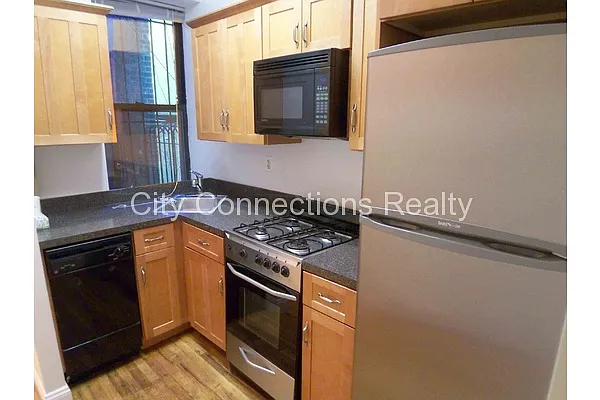 Rented by City Connections Realty | media 29