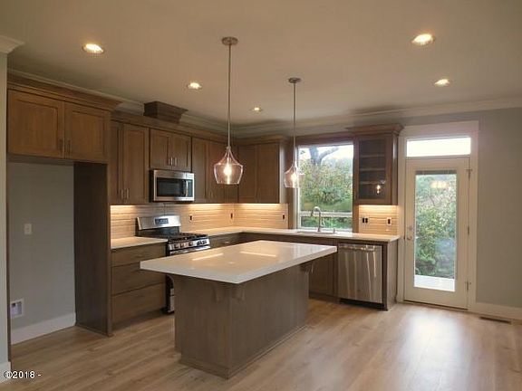 4th image of 2953 NW Neptune Ave
