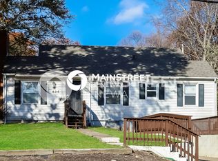 636 Sunset Ave, Liberty, MO 64068