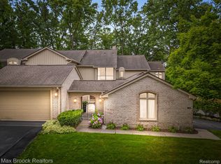 1132 Hillpointe Cir, Bloomfield Hills, MI 48304