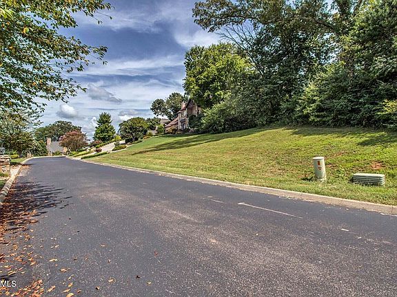 2nd image of 280 Pineberry Dr