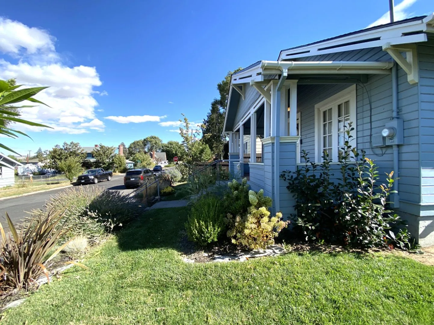 Craftsman Bungalow with Utilities — Photo 3