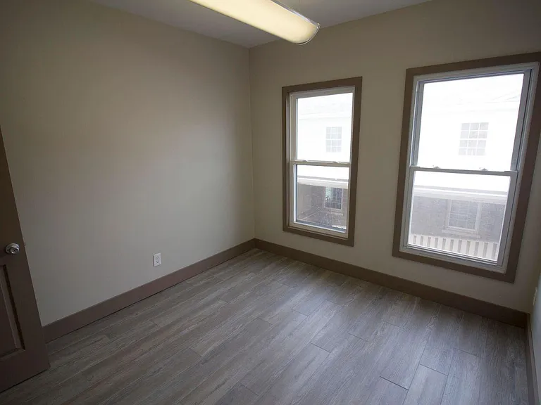 927 S Burdick St #927 — Photo 5