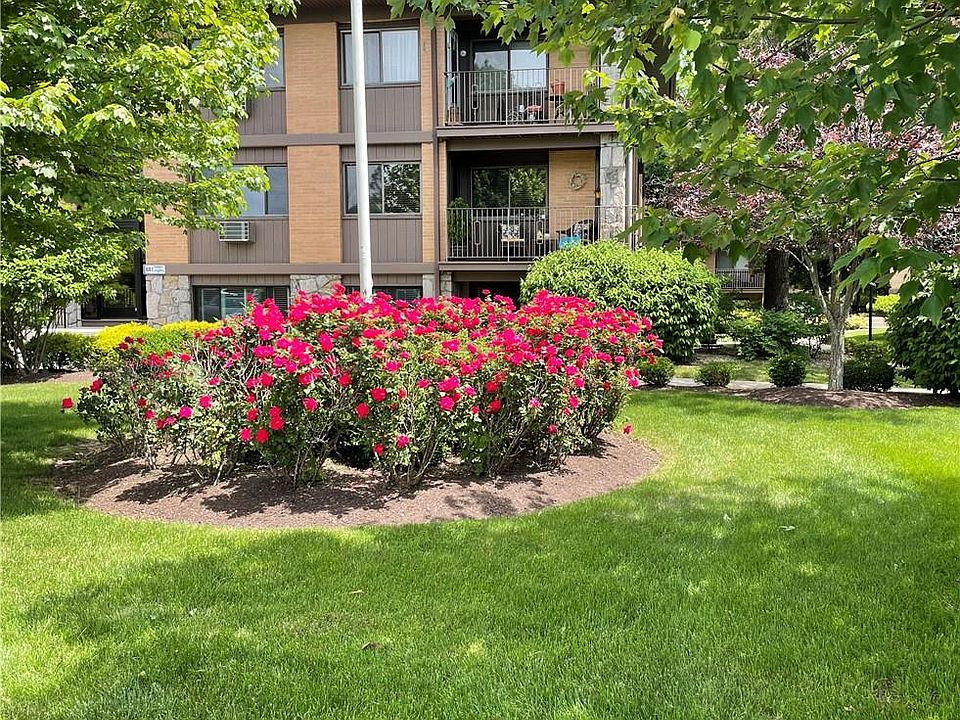 1st image of 10 Oakwood Terrace #70