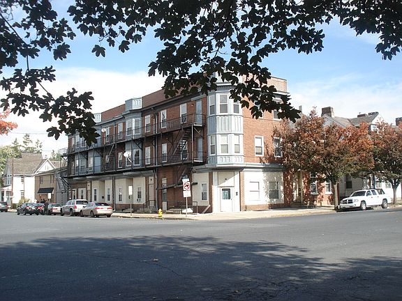 2nd image of 201-203 E Broad St #2