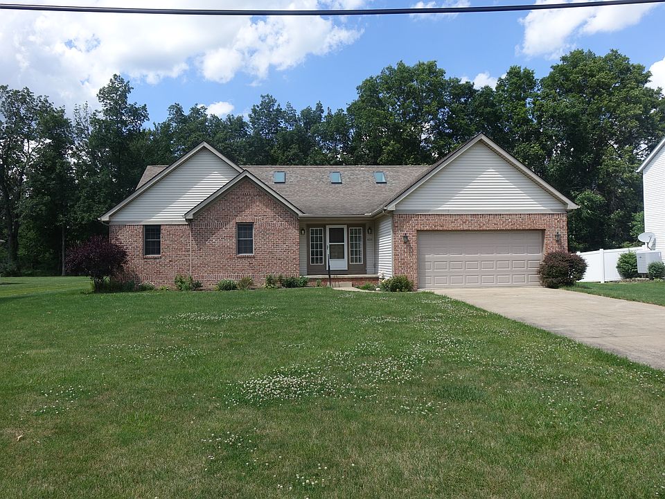 1st image of 4221 Clover Dr