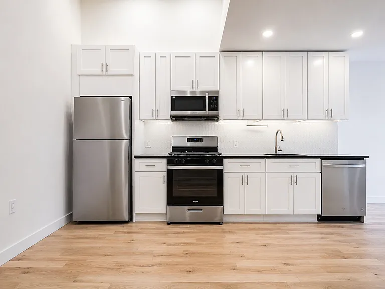 185 Chauncey St #1F — Photo 8