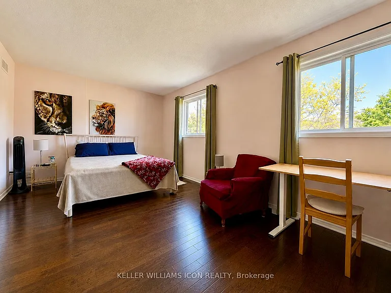 40 Thornbury Cres — Photo 10