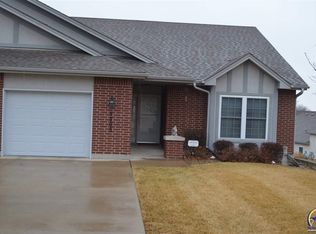 5805 SW Sterling Ln, Topeka, KS 66604