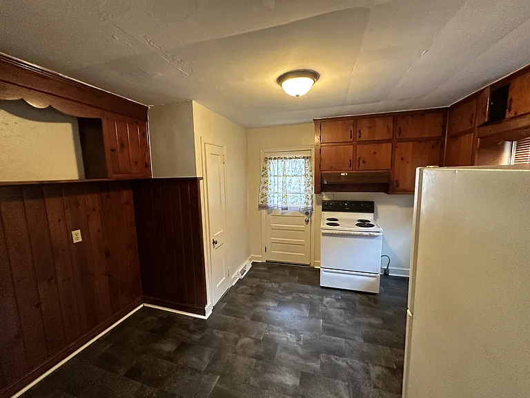 373 Juless St — Photo 10