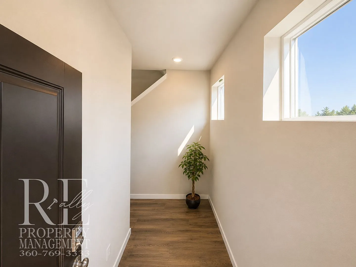 Bremerton Townhome with Mountain Views, 2-Car Garage & Light-Filled Living — Photo 2