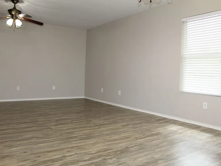 1321 Red River Ln — Photo 3