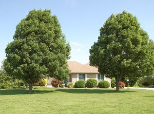 12939 Deer Run Rd, Highland, IL 62249