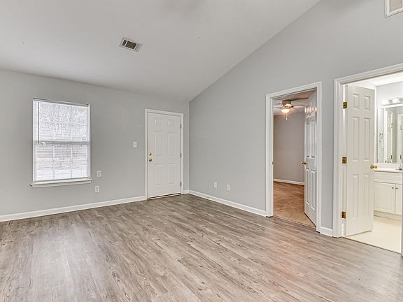 5th image of 702 Creekside Drive