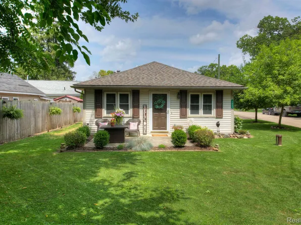 1895 Patrician, Pinckney, MI 48169
