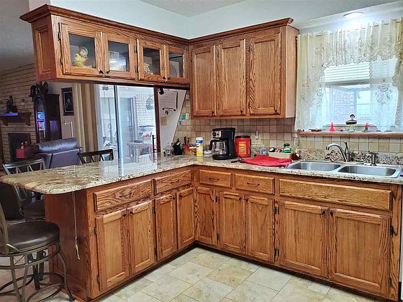 4th image of 1804 NW Great Plains Blvd