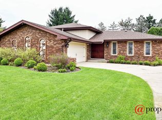 16W751 90th St, Willowbrook, IL 60527