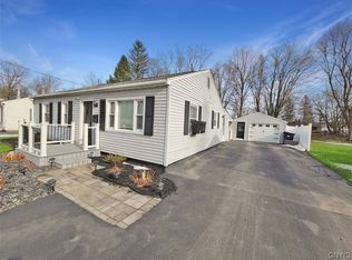 54 Pinecrest Rd, Whitesboro, NY 13492