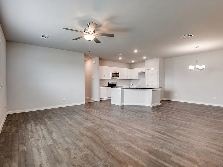752 Wheatfield Dr — Photo 6