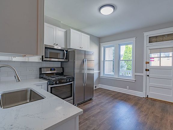3rd image of 3352 N Monticello Ave #3