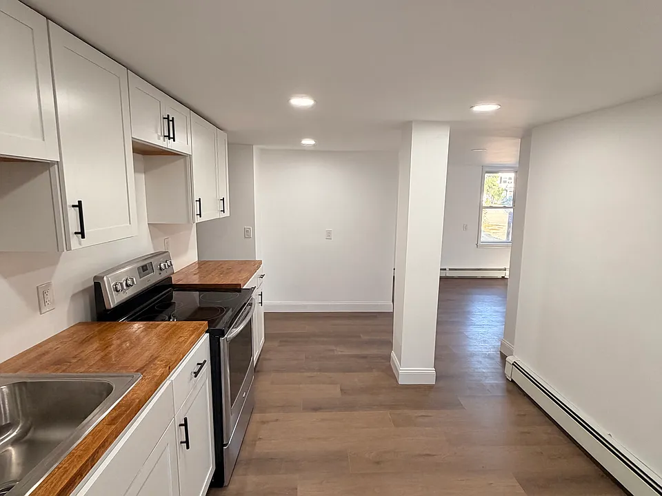 372 Hawkins St #1