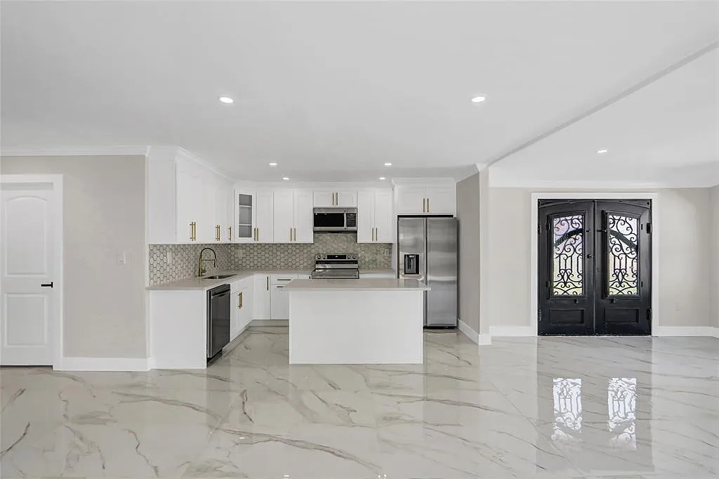 4 bed, 1700 sqft, $5,500 — Photo 3